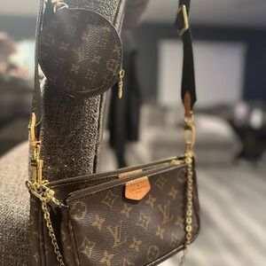 Louis Vuitton bag. Like new. Green strap.